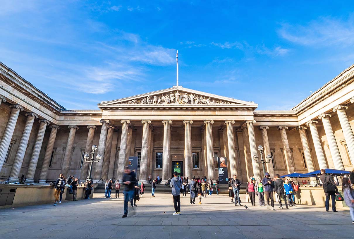 Immerse Yourself in London’s Cultural Scene: Museums, Theatres, and Galleries